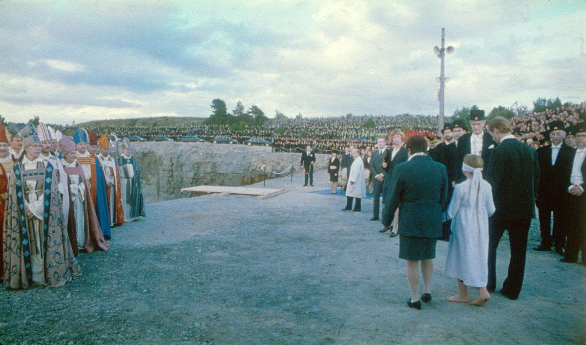Religious leaders, schoolteachers, learned men, and the masses watch as a young girl’s parents lead her to the edge of a cliff and push her off in a scene titled The Sacrifice in Sånger från andra våningen Songs from the Second Floor (2000) Photo courtesy of Studio 24.